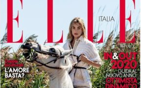 ELLE Italia precisa: il cavallo in copertina sta mangiando 1