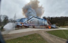 Un terribile incendio distrugge la scuderia di Gerfried Puck