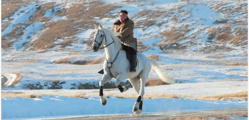 Kim Jong Un, l'ultimo dittatore a cavallo