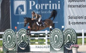 Guido Franchi consegna un'altra