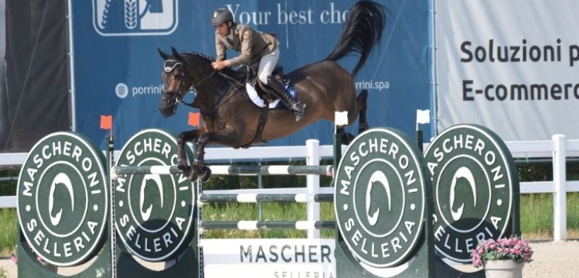 Guido Franchi consegna un'altra