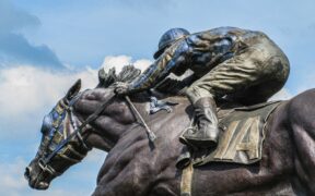 Omaggio al leggendario Secretariat con una nuova scultura in bronzo