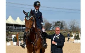 Giulia Martinengo sul terzo gradino del podio del Gran Premio di San Giovanni in Marignano (CSI3*)
