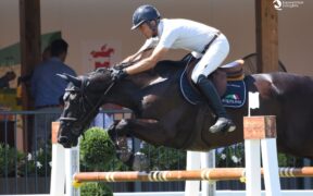 Luca Maria Moneta ed El Capone RK sul secondo gradino del podio della 145 Big Tour a Vejer de la Frontera (CSI4*)