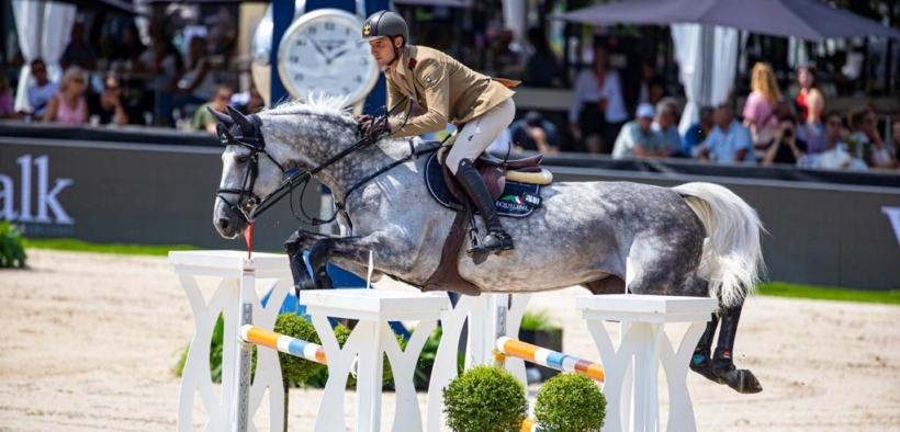 Alberto Zorzi ai piedi del podio della 145 a Valkenswaard (CSI4*)
