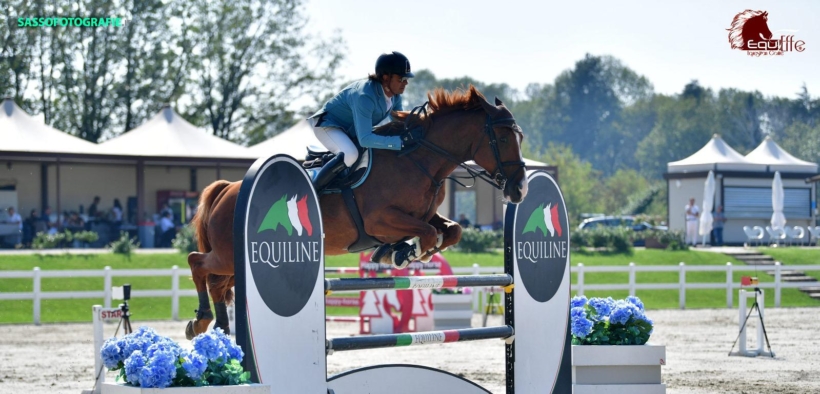 Natale Chiaudani firma la 145 LR di Gorla Minore, Giacomo Casadei terzo (CSI2*)