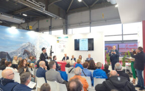 Fieracavalli: presentati i risultati del progetto sull'autismo Riding The Blue