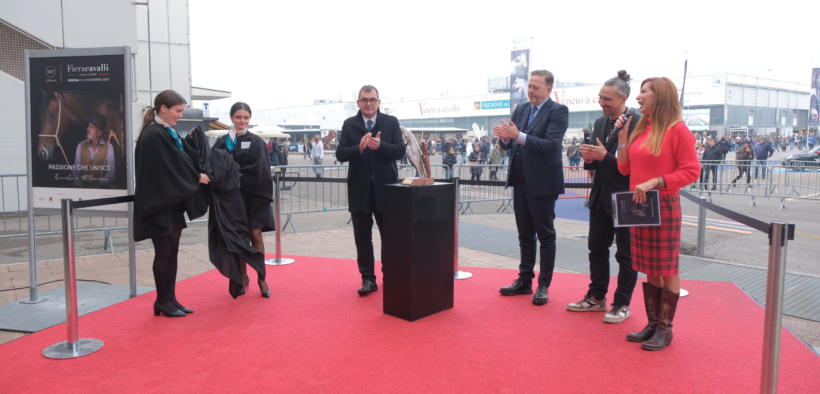 Fieracavalli, una scultura in marmo per celebrare 125^ anni di storia 1