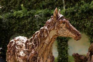 Le sculture equestri di James Doran e la “driftwood art” 5