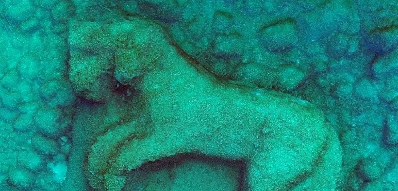 Recuperato a largo di Agrigento un “cavallo rampante” di marmo