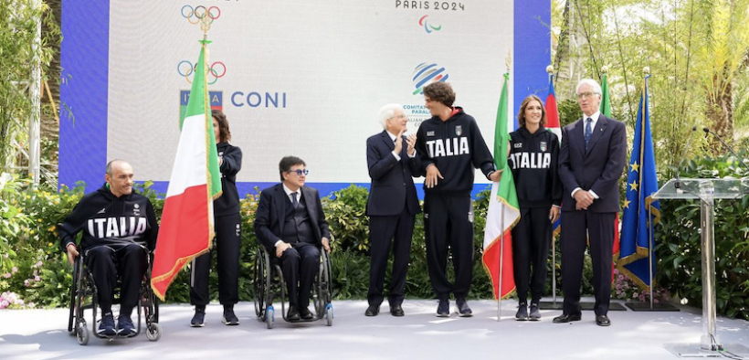 La consegna della bandiera italiana alla squadra Olimpica e Paralimpica