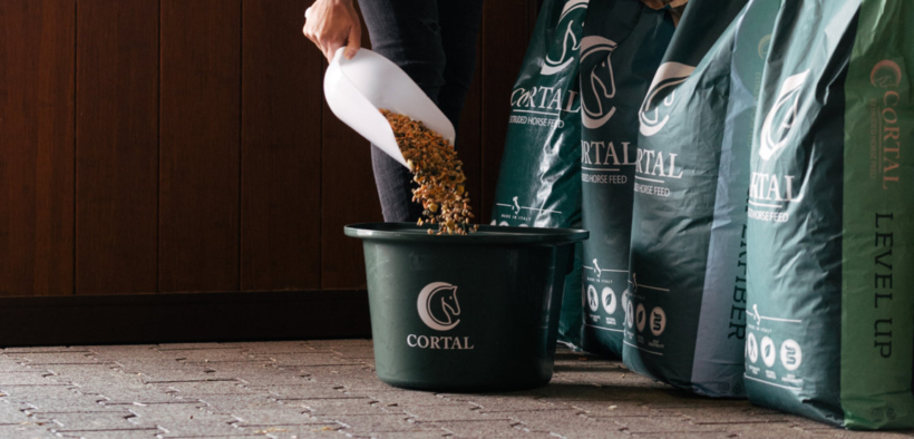 Cereali per il cavallo: meglio schiacciati, fioccati o estrusi? Scoprilo con Cortal Horse 1
