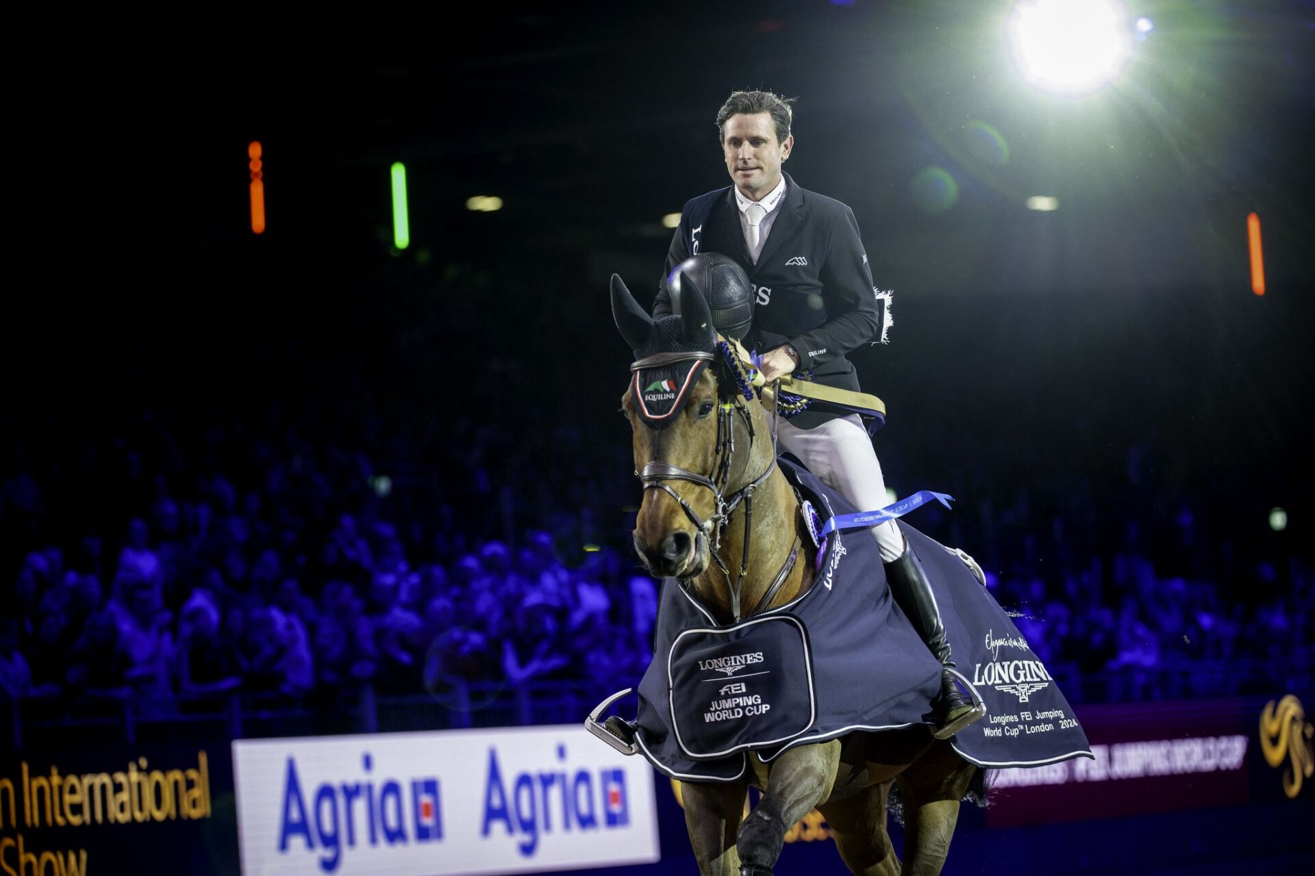 Darragh Kenny firma la Coppa del Mondo di Londra (CSI5*-W) 1