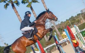 Neri Pieraccini ai piedi del podio della 145 LR di Valencia (CSI3*)