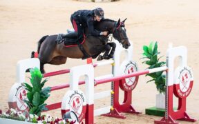 Roberto Previtali sul podio della 145 LR di Doha (CSI5*)