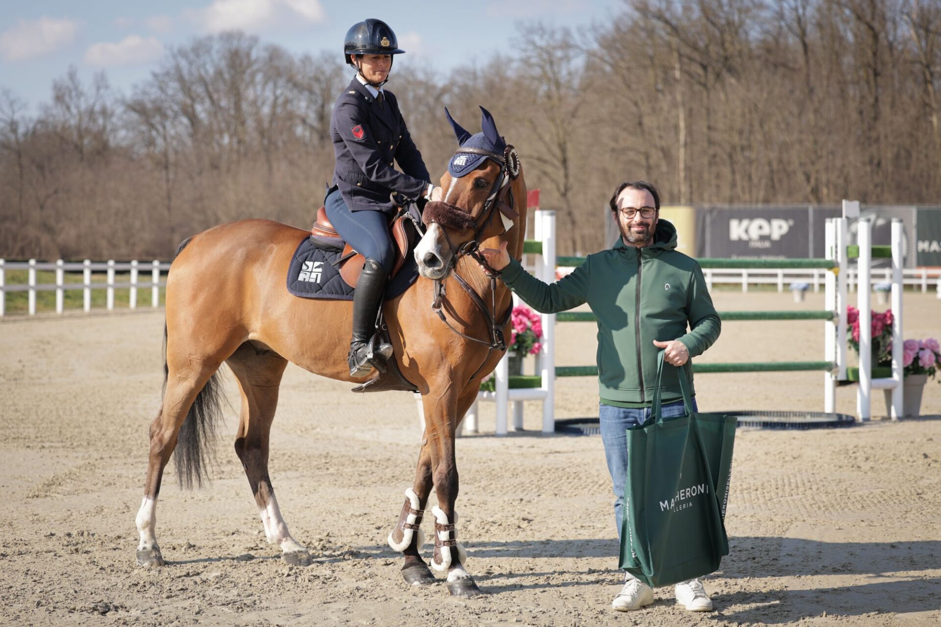Suona l'Inno tedesco nel GP di Gorla (CSI2*); Giulia Martinengo sul podio