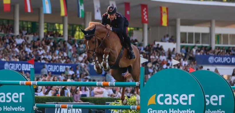 Emanuele Gaudiano in vetta nella 145 LR di Parigi (CSI5*)