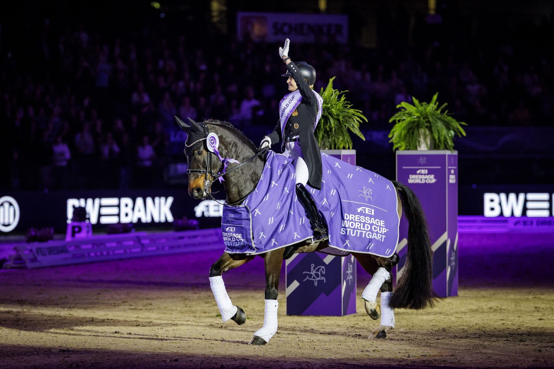 Diallo BB al debutto vince la Coppa del Mondo di Stoccarda con Jessica von Bredow-Werndl