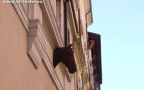 Fregi equestri a Trieste, una città antica a cavallo