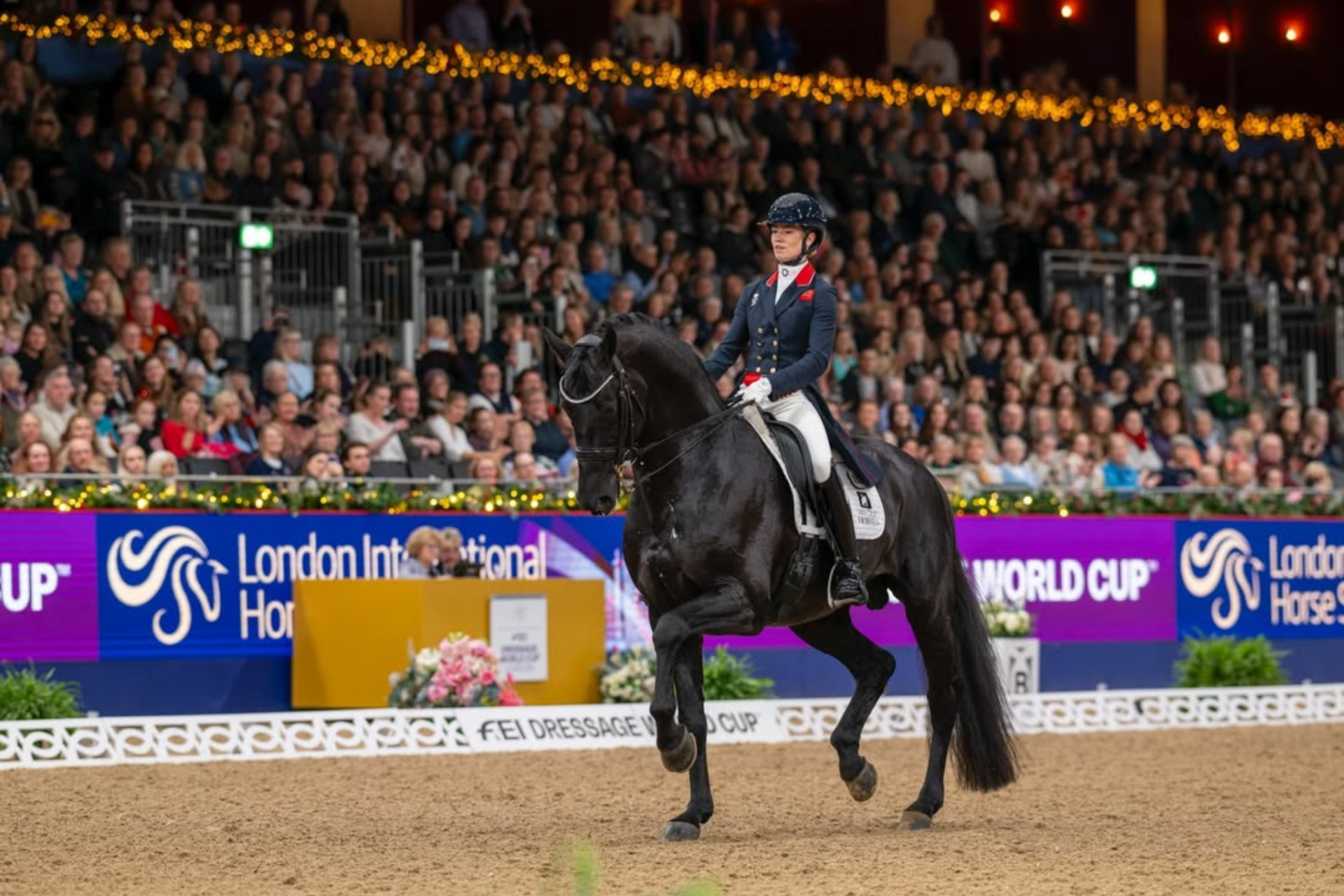 Charlotte Fry e Glamourdale conquistano la Coppa del Mondo di Dressage FEI™ a Londra