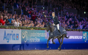 Vittoria di Max Kühner nella Longines FEI Jumping World Cup™ di Londra