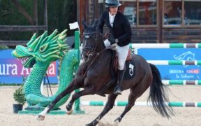 Giacomo Bassi sul podio del Grand Prix 155 di Valencia (CSI3*)