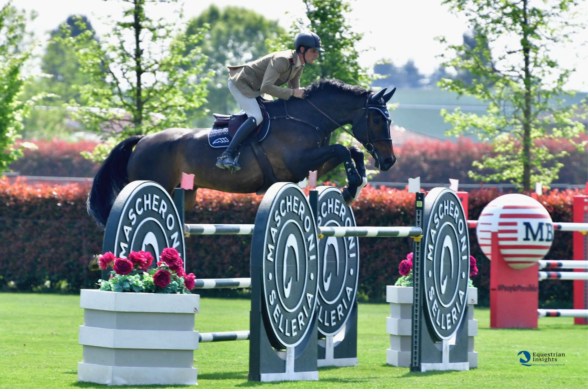 Alberto Zorzi detta la linea nella gara alta odierna del CSI2* gorlese
