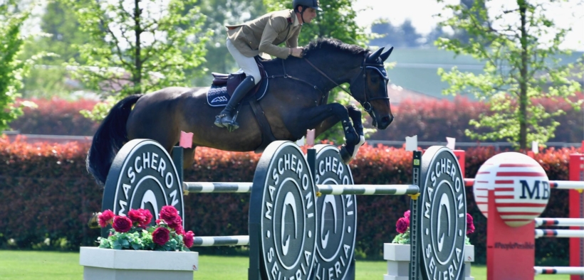 Alberto Zorzi detta la linea nella gara alta odierna del CSI2* gorlese